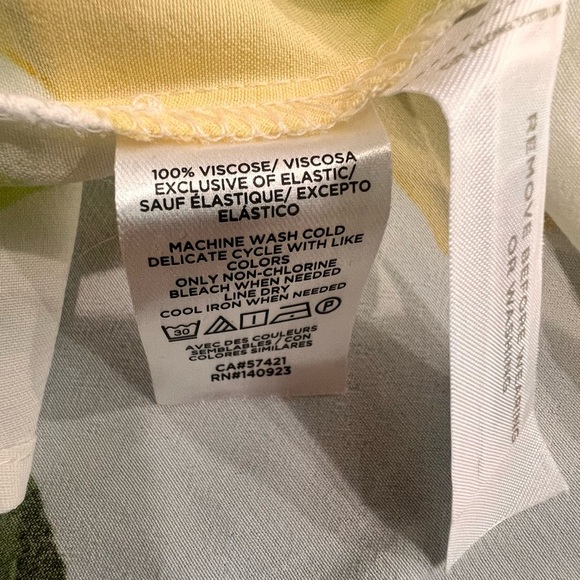 Loft Petite Summer Dress, Flutter V-neck, Pocket Dress, Size 8P - Picture 4 of 6